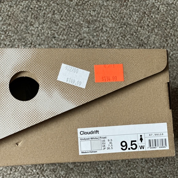 On cloud tennis shoe (women’s) - Picture 2 of 5